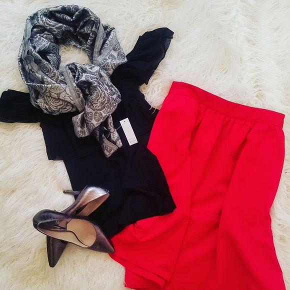 🍍Darling Off the Shoulder NY&Co black top - Picture 2 of 4